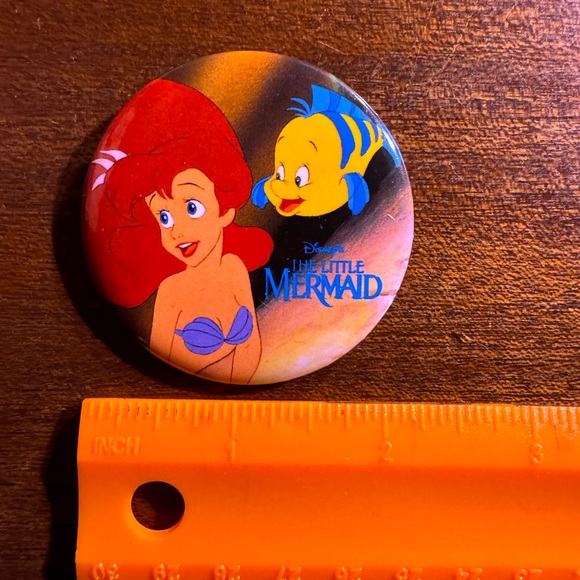 Little Mermaid button pin - Picture 2 of 3